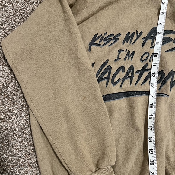 Kiss my a**, I’m on Vacation - Soft Vintage Crewneck 🏖️😅 - Picture 2 of 6